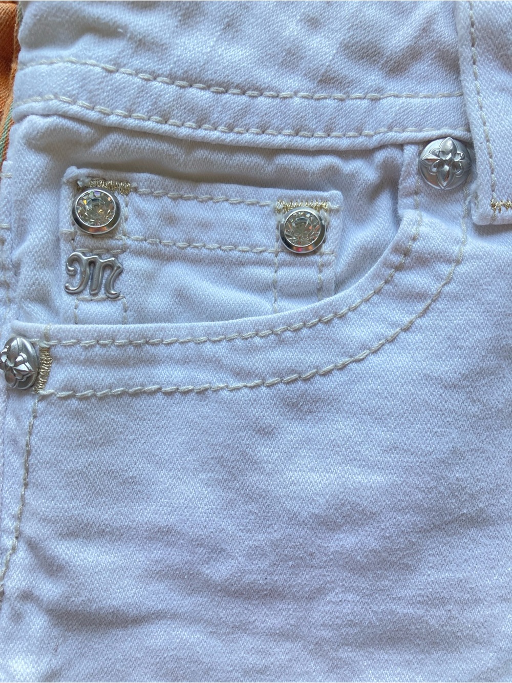 Miss Me White Denim Shorts Size 29 Embroidered Rhinestone Stretch Frayed Hem - Picture 4 of 11